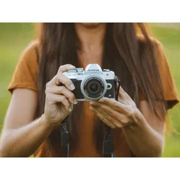 Olympus E-M10 IV Camera 1442 EZ Pancake Kit slv/slv, M.Zuiko Digital ED 14-42mm F3.5-5.6 EZ silver - 