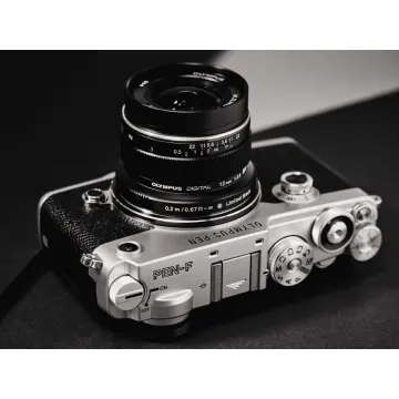 Olympus 12mm 1:2.0 BLACK M.ZUIKO DIGITAL (EW-M1220) Lense Micro FT - 