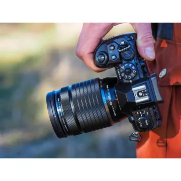 Olympus M.Zuiko Digital ED 40-150mm F4.0 PRO incl. Lens hood & Wrapping cloth - 