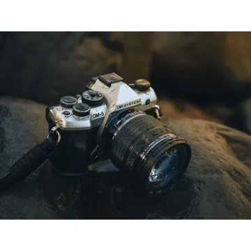 Olympus OM-5 II 1245 Kit silver, OM-5 II body silver, M.Zuiko Digital 12-45mm F4 PRO lens Black - 