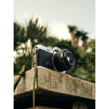 Olympus OM-System OM-3 body silver, CB-USB13 USB cable, Shoulder strap, Instruction manual, Warranty - 
