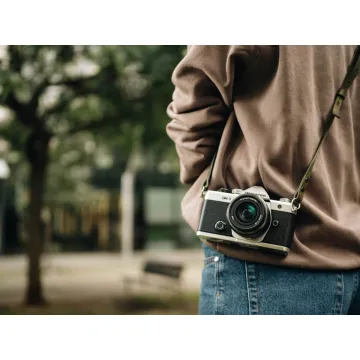 Olympus OM-System OM-3 body silver, CB-USB13 USB cable, Shoulder strap, Instruction manual, Warranty - 