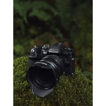 Olympus OM System OM-1 II body black w. CB-USB13 USB cable, Shoulder strap, BLX-1 Li-ion battery - 